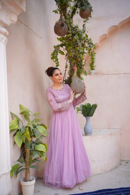 Designed by Sara herself, this signature bridal dress reflects grandeur with gold-thread embroidery, zardozi, and a flowing silhouette.