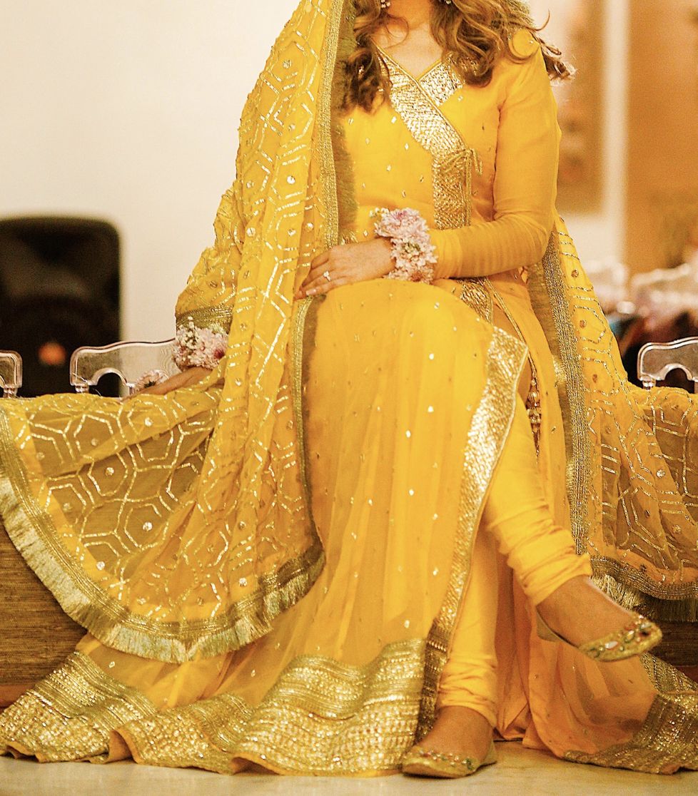Best Designer Mehndi Dress for Women Buy Online | 10% OFF